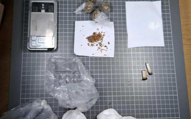 Pretresi u Doboju: U stanu pronađeni spid i marihuana