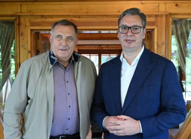 Vučić sa Dodikom u Beogradu: “Bratski susret” FOTO