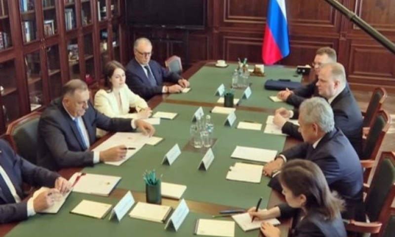 Šojgu na sastanku sa Dodikom: Nadam se da će mjere koje preduzima Srpska, a koje Rusija podržava, dati rezultate