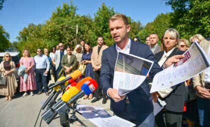 Gradonačelnik Banjaluke povodom spornih plakata: Škole smo gradili za našu djecu
