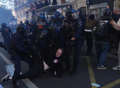 Tokom protesta u Francuskoj uhapšeno 309 ljudi, povrijeđeno 26 policajaca