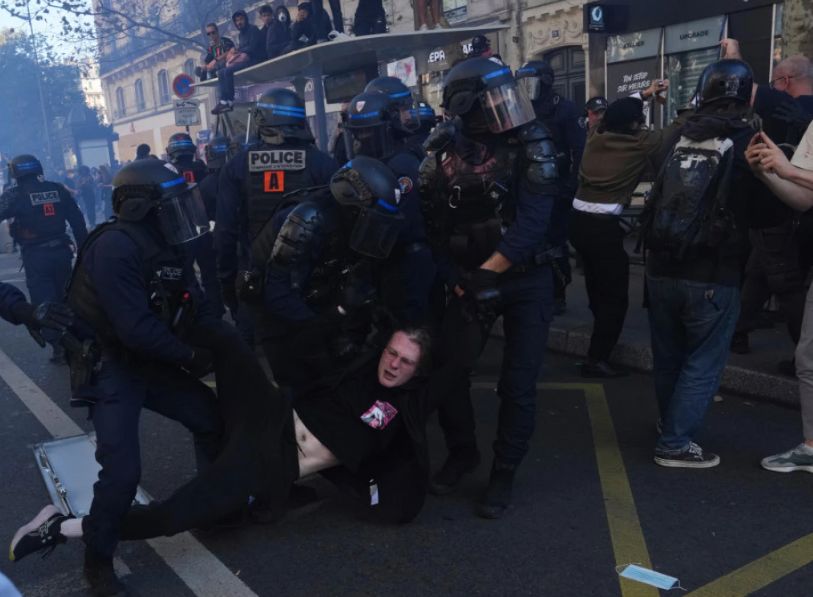 Tokom protesta u Francuskoj uhapšeno 309 ljudi, povrijeđeno 26 policajaca