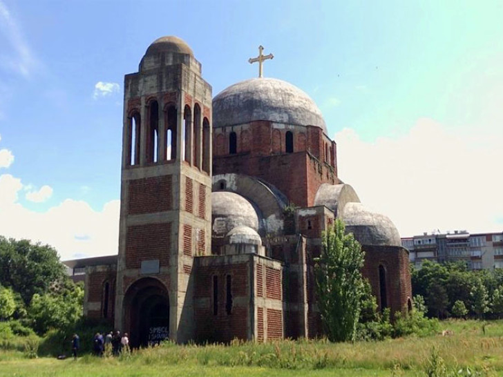 Pojedincima ni svetinje nisu svete: Oskrnavljena kapela na pravoslavnom groblju u Prištini