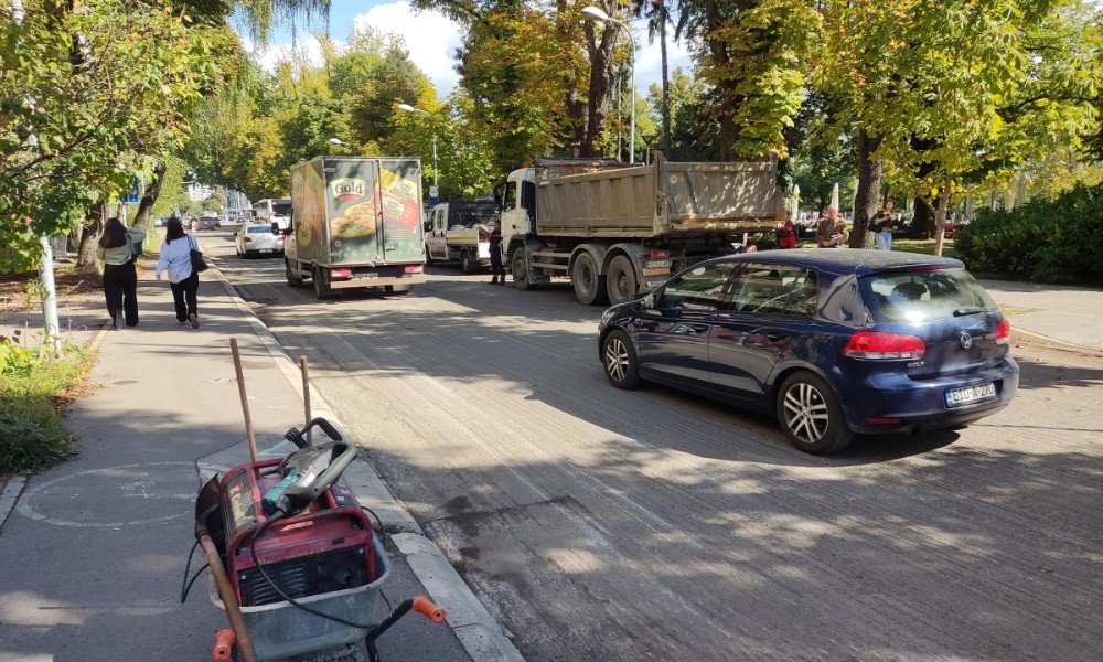 Mašine na putu, radovi u toku: Gužva u banjalučkoj Kninskoj ulici FOTO/VIDEO