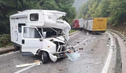 Teška nesreća u BiH: Saobraćaj potpuno obustavljen, trudnica teže povrijeđena