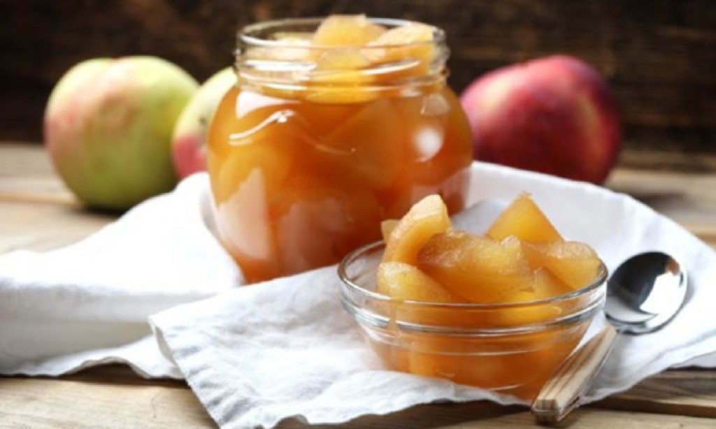 Kompot od jabuka – ukusan, zdrav, mirisan: Ovo je pravi recept za slasnu zimnicu