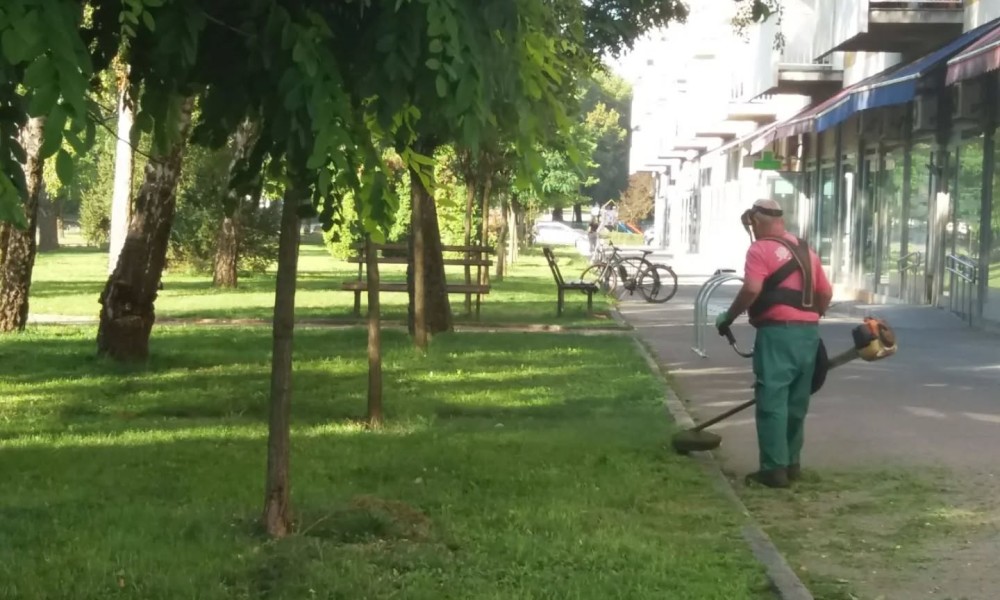 Nastavljeno košenje u Banjaluci: Ekipe trenutno u naselju Borik