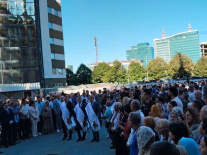 Počela prva liturgija u Hramu Preobraženja Gospodnjeg u Banjaluci FOTO