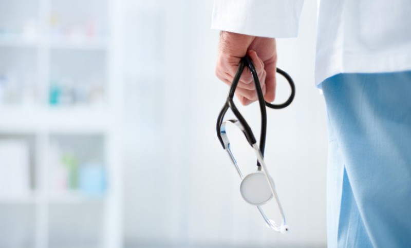 Skandal u bolnici: Pacijent ošamario hirurga, policija hitno intervenisala