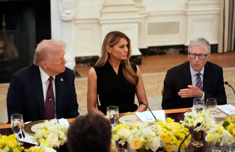 Melanija u centru pažnje, svi gledali šta ima na sebi, naročito Gejts i Zakerberg FOTO