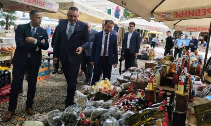 Premijer Minić u Trebinju: Posjetio tržnicu, odao poštu poginulim borcima