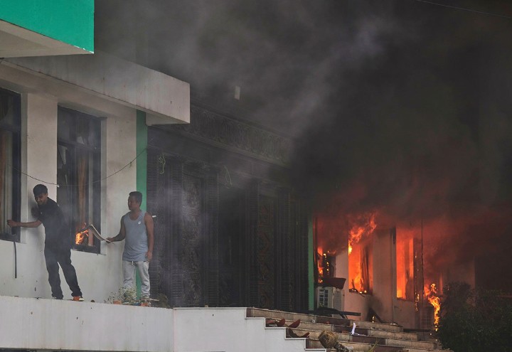 Ukinut sporni zakon: Premijer Nepala podnio ostavku, demonstranti mu zapalili kuću