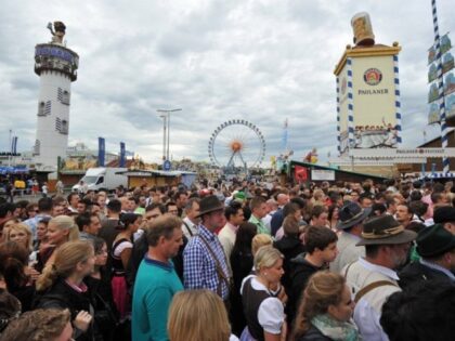 Policija privremeno zatvorila Oktoberfest zbog prevelike gužve