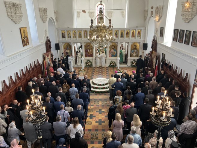 Počelo liturgijsko slavlje u obnovljenom hramu Svete trojice u Pakracu FOTO