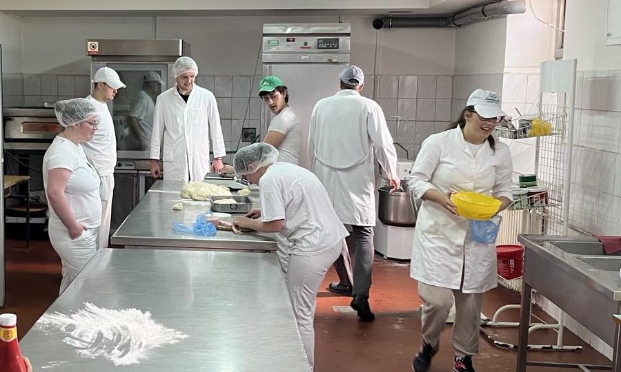 Upisano 17 budućih pekara: U banjalučkoj školi vladinom pomoći modernizovaće mini-pekaru