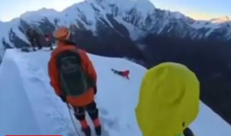 Survao se niz ledenu padinu: Planinar pokušao da napravi slike pa izgubio život