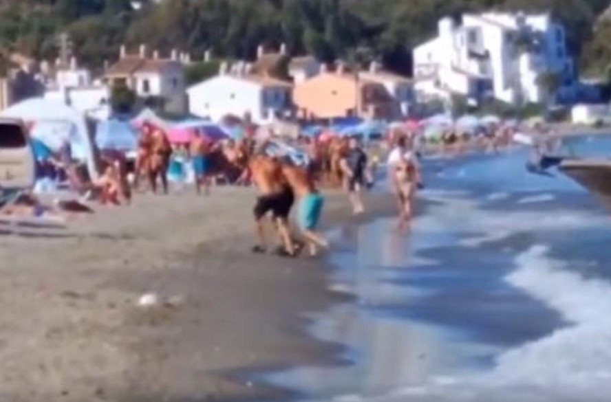 Ljudi ostali zatečeni i šokirani: Krijumčari drogu iskrcali pred iznenađenim turistima i kupačima