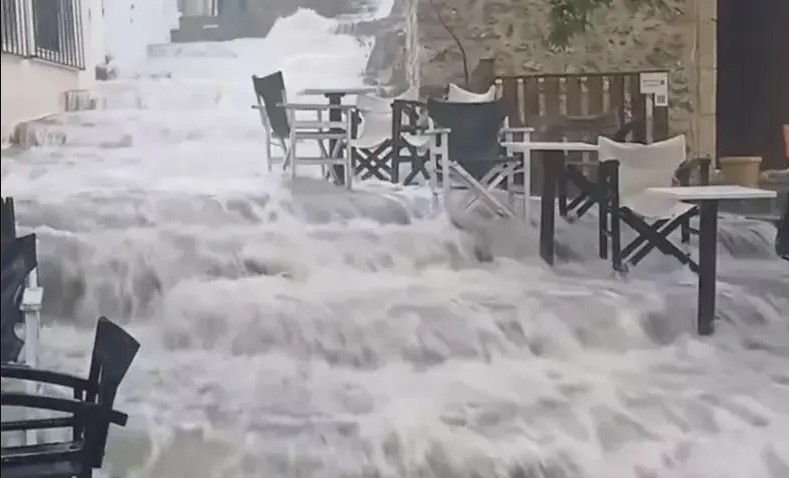 Ulicama teku bujice: Haos na popularnom ostrvu nakon nevremena