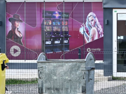 Promocija poroka pred kapijom banjalučke škole! Ogorčeni roditelji odlučili da dignu glas