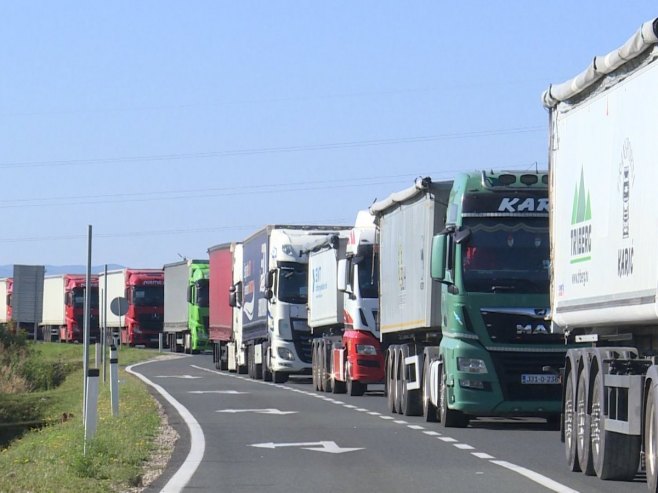 Vozači oprez, blokirane saobraćajnice: Prevoznici u BiH nastavljaju proteste VIDEO