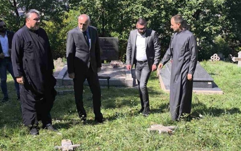 Egić posjetio pravoslavno groblje u Pečuju: Čist anticivilizacijski gest