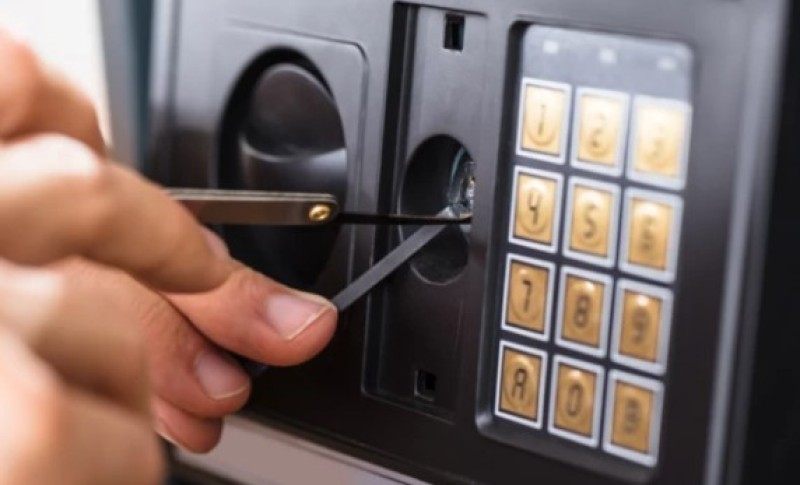 Zbog pljačke sefa pod istragom 20 zaposlenih: Lopov odradio posao i zaključao za sobom