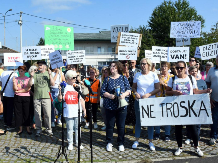 Protest u Sisku, građani traže hitnu reakciju države: “Zaustavite opasan otpad”
