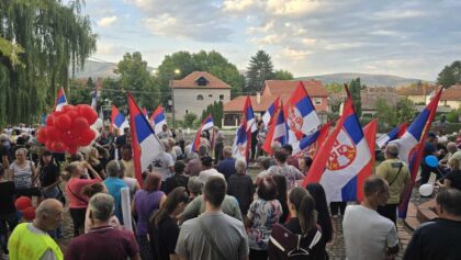 U Srbiji skupovi za i protiv blokada: Sa građanima na Banjici i Aleksandar Vučić