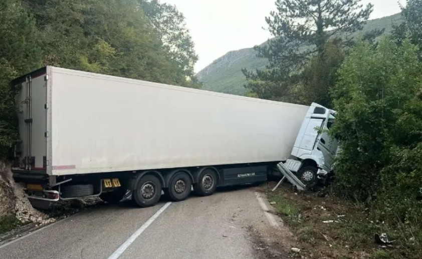 Saobraćaj bio potpuno obustavljen: Težak udes na putu Trebinje – Nikšić