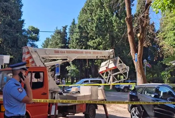 Drama u Trebinju: Dvojica radnika ispali iz korpe, pa hitno prebačeni u bolnicu