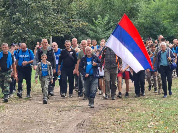 Godišnjica egzodusa na Vozući: Učesnici započeli marš “Stazama egzodusa”