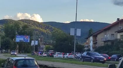Vozači, zaobiđite ovaj dio grada: Sudar tri auta u Banjaluci, ogromne gužve