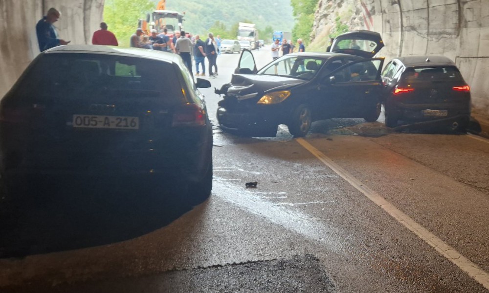 Policija radi uviđaj: Obustavljen saobraćaj u ovom dijelu Srpske zbog nesreće