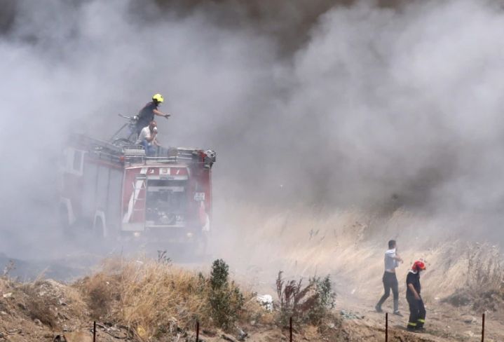 Požar u fabrici slatkiša: Vatrogasci zaglavljeni u rastopljenom šećeru