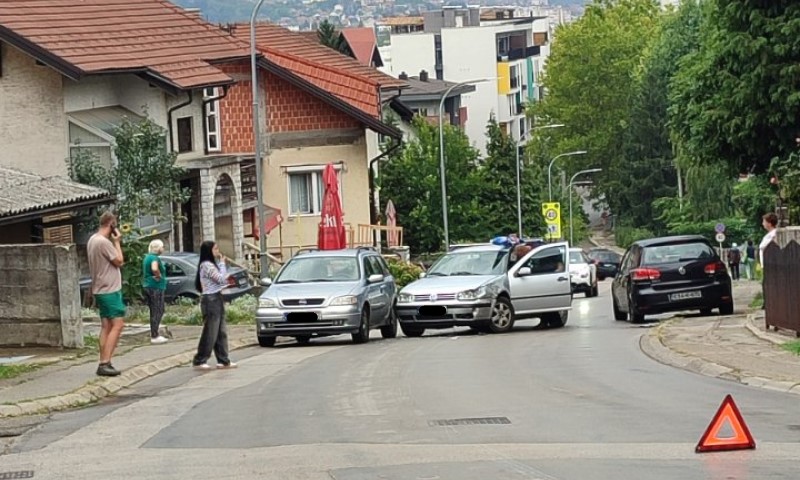 Saobraćaj otežan: Sudar u banjalučkom naselju