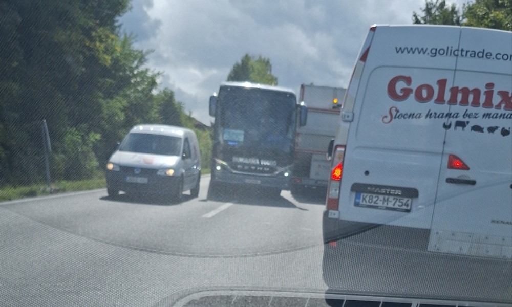 Vozači, oprez: Udes u banjalučkom naselju izazvao kolaps u saobraćaju FOTO