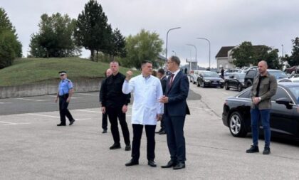 Premijer Srbije u posjeti: U toku sastanak sa Vladom Đajićem u UKC Republike Srpske