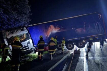 Vozač kamiona iz BiH sletio s puta, pa udario u ogradu