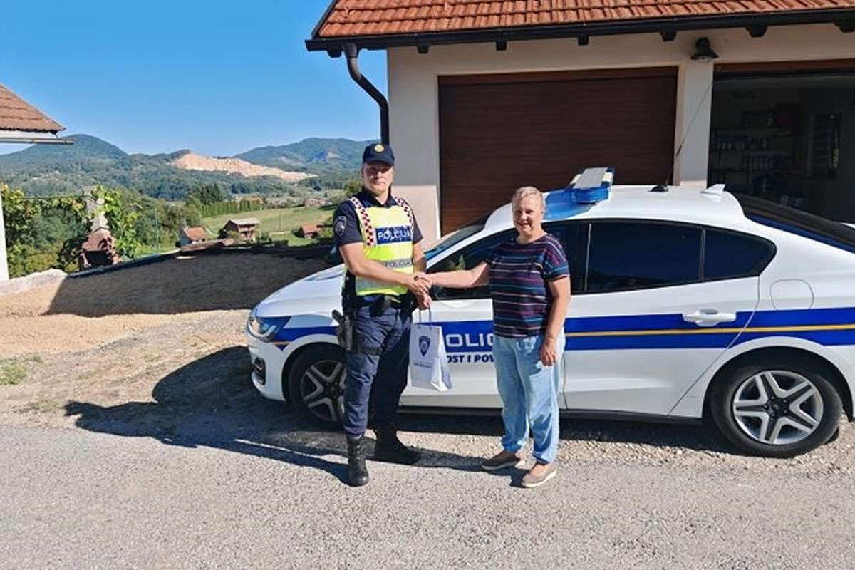 Uzorno ponašanje u saobraćaju: Vozačica bez prekršaja od 1995. godine dobila nagradu policije