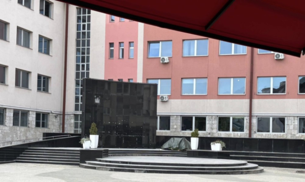 Noći provodi u šatoru na minusu: Očajna majka traži pravdu za dijete