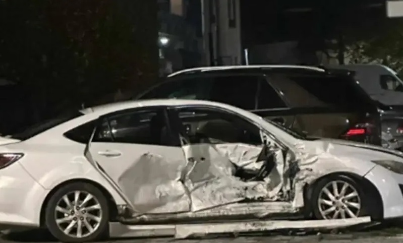 Haos u Živinicama! Oštećno pet automobila: Djevojke pobjegle sa lica mjesta VIDEO