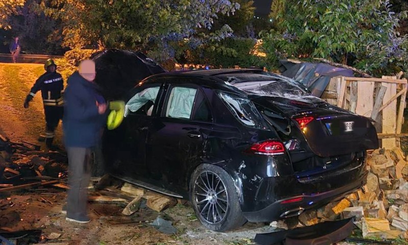 Prevrnuta i zapaljena vozila: Nema odmora za banjalučke vatrogasce FOTO