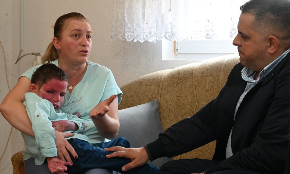 Bojić posjetio malog Dušana: Liječenje u Turskoj budi nadu za bolje sutra FOTO