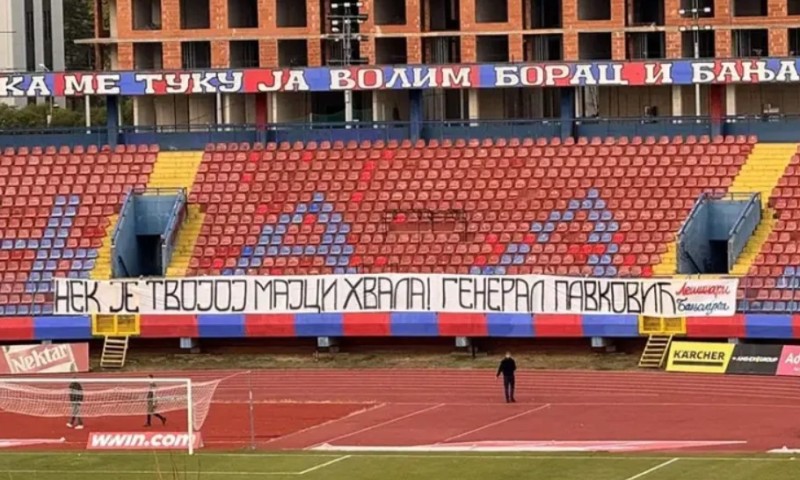 U čast generala Nebojše Pavkovića: “Lešinari” ostavili poruku na stadionu