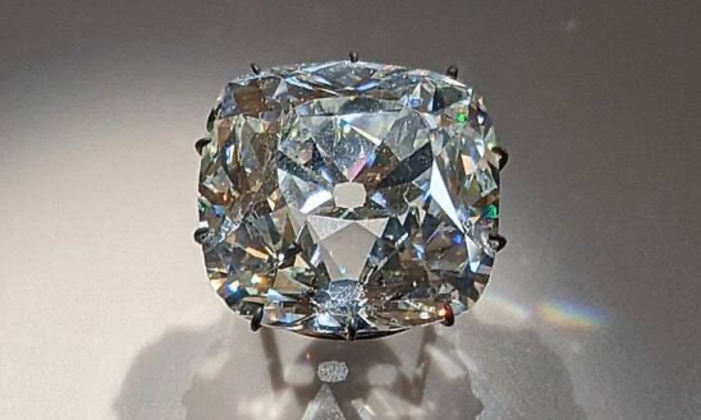 Nije slučajno preskočen: Lopovi iz Luvra zaobišli “ukleti dijamant”