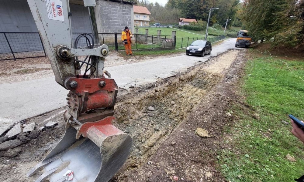 Počela sanacija puta Bukvalek – Donja Kola: Asfalt dobilo i više lokalnih puteva u Rekavicama