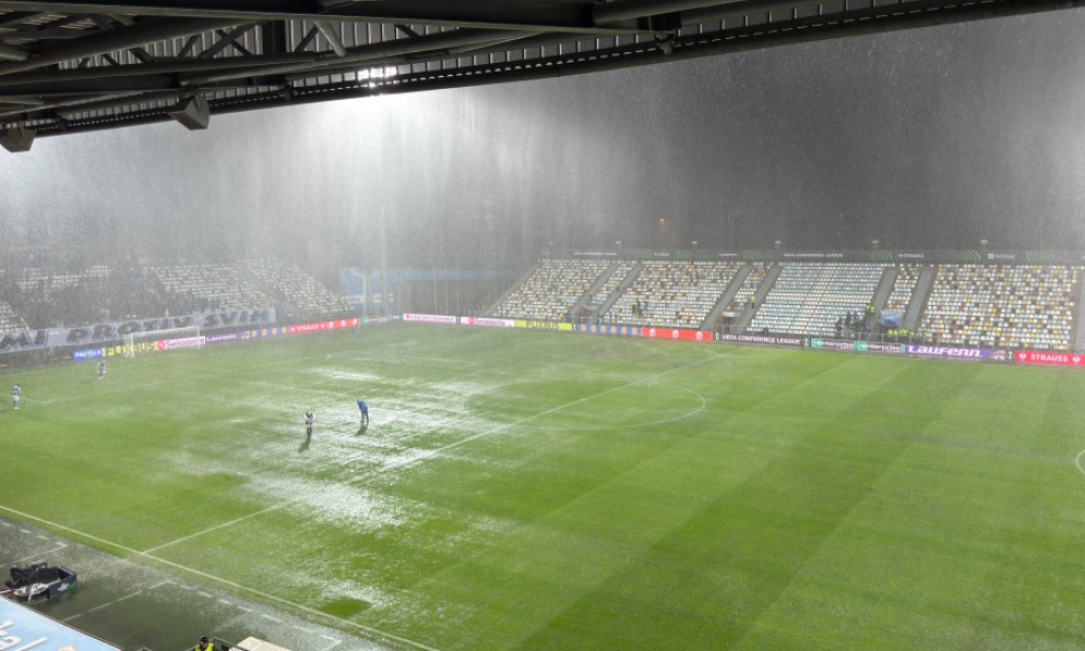 Teren natopljen: Nevrijeme prekinulo utakmicu Rijeke i Sparte