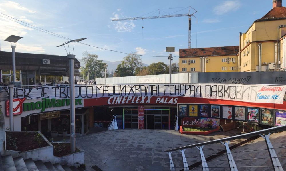 U centru Banjaluke odata počast generalu Pavkoviću: “Nek’ je tvojoj majci hvala” VIDEO