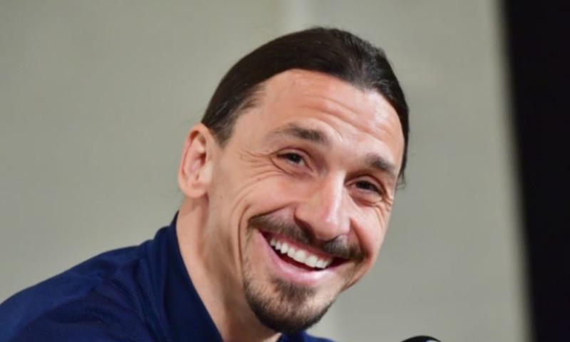 Opuštena varijanta: Ibrahimović roštiljao uz popularnu numeru VIDEO