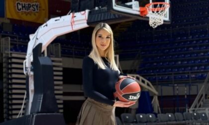 Svi gledaju u Kristinu: Prelijepa srpska novinarka zamalo “ukrala” šou VIDEO